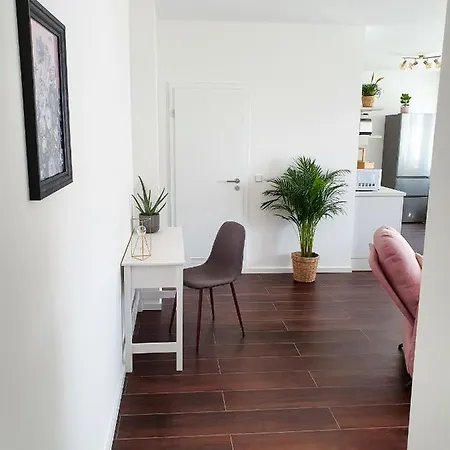 Pb Ferienwohnungen - Fewo 7 - Stilvoll Eingerichtetes Apartment Im Herzen Senftenbergs Exterior photo